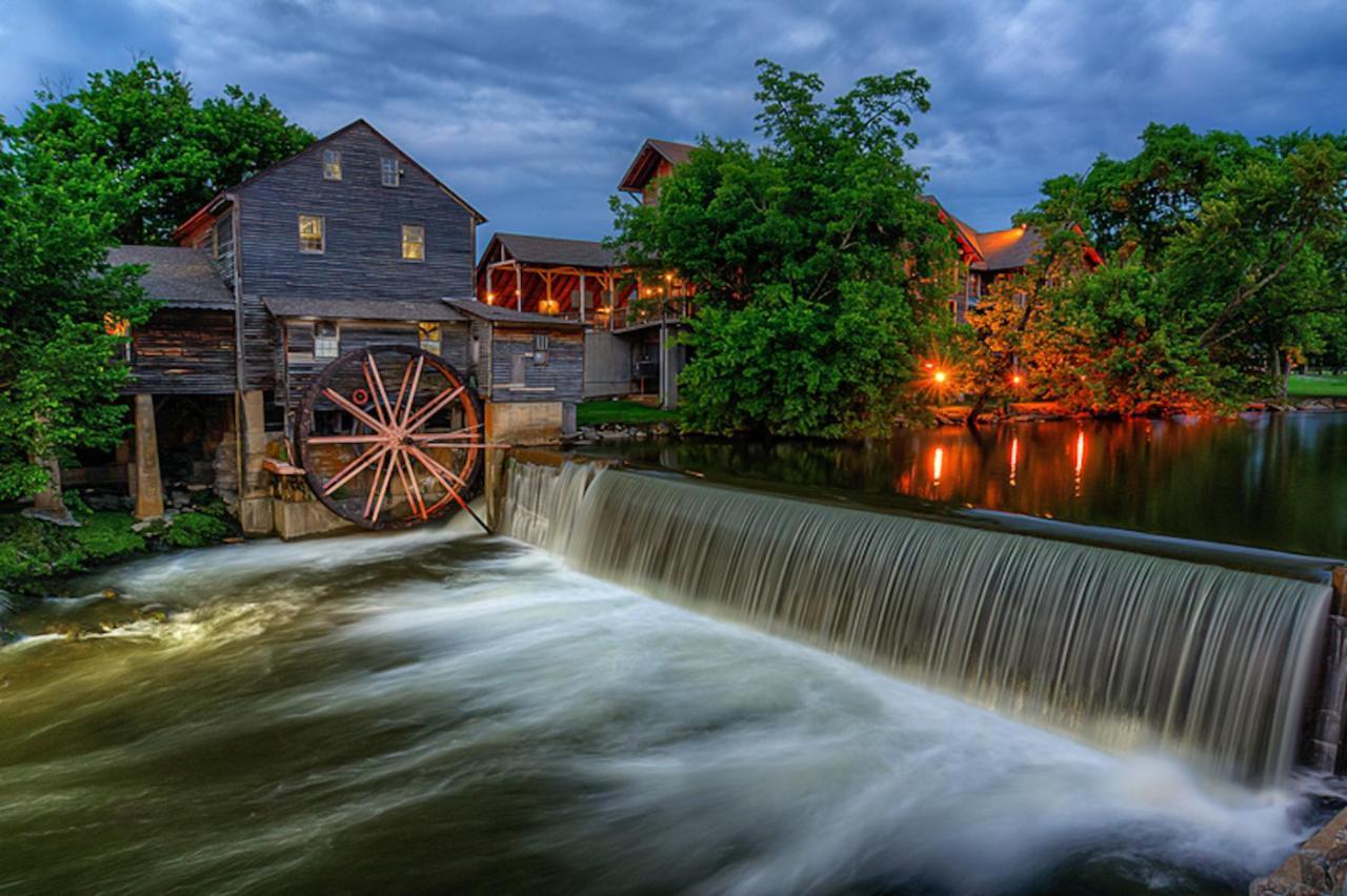 Suite Sensations, Hot Tub, Pool Table, 1089 Free Tickets Each Paid Day, Dollywood And More Pigeon Forge Exterior photo