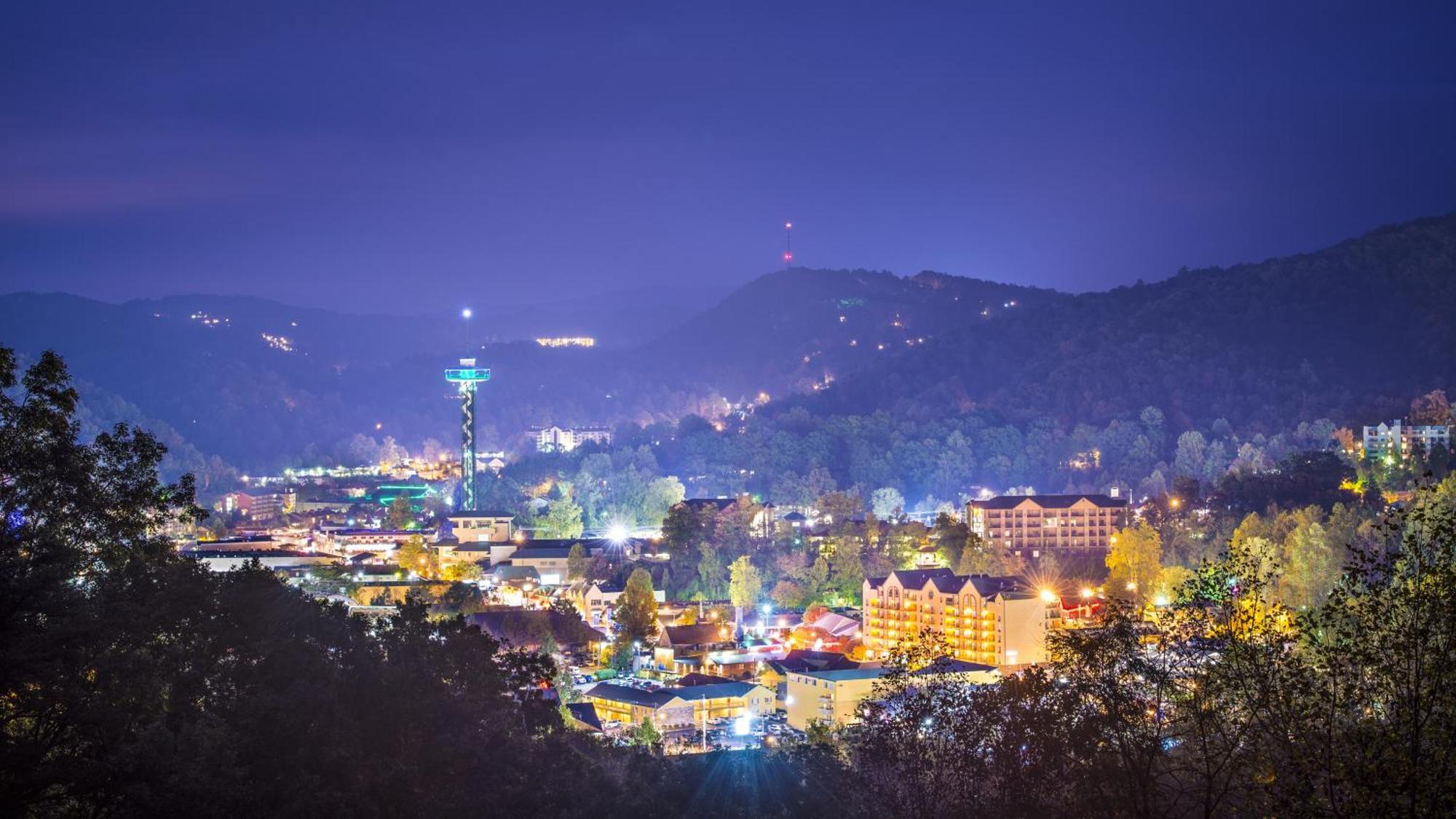 Suite Sensations, Hot Tub, Pool Table, 1089 Free Tickets Each Paid Day, Dollywood And More Pigeon Forge Exterior photo