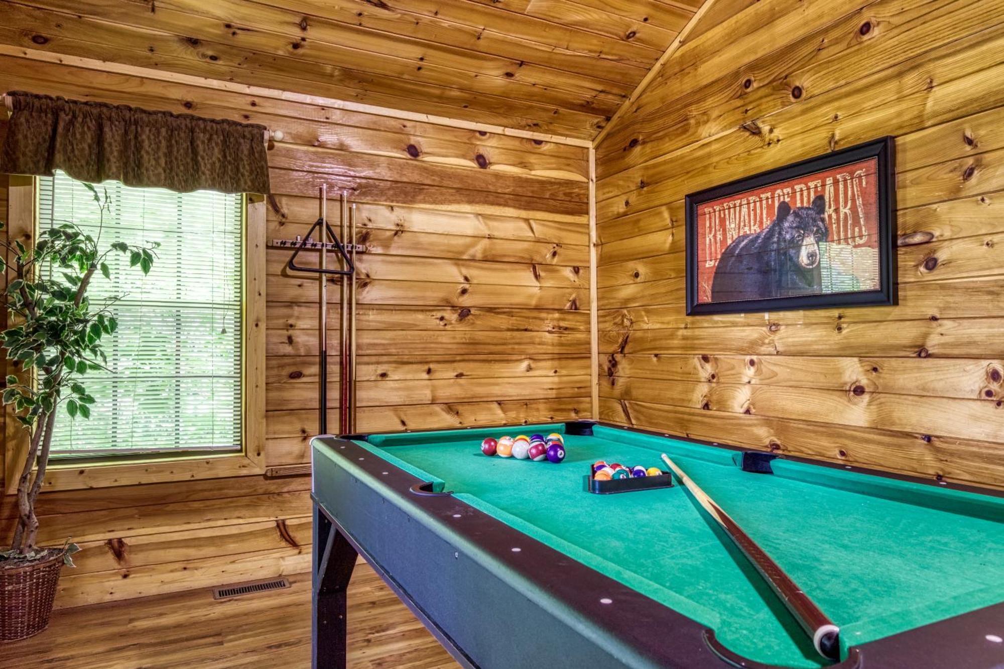 Suite Sensations, Hot Tub, Pool Table, 1089 Free Tickets Each Paid Day, Dollywood And More Pigeon Forge Exterior photo