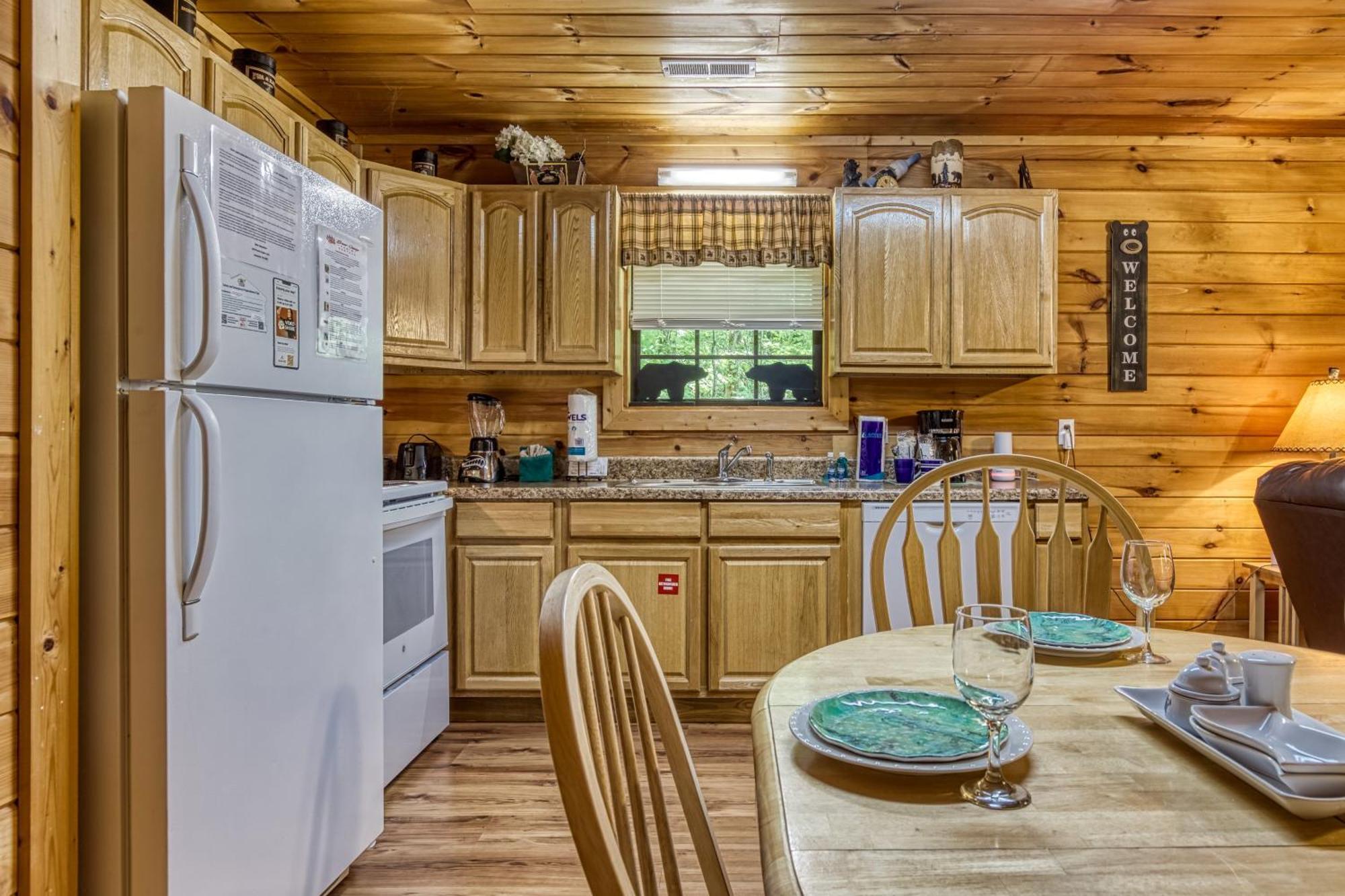 Suite Sensations, Hot Tub, Pool Table, 1089 Free Tickets Each Paid Day, Dollywood And More Pigeon Forge Exterior photo